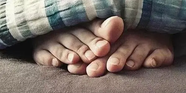 一脫鞋子就尷尬？腳臭的4大原因和解決妙招！