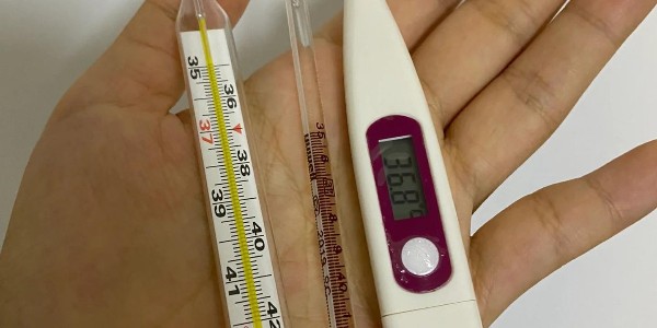水銀體溫計(jì)不安全，孩子用哪種體溫計(jì)更方便又安全？